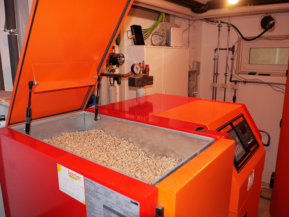 Palletheizung2 bei Hausgeräte Krämer GmbH in Taunusstein-Wehen